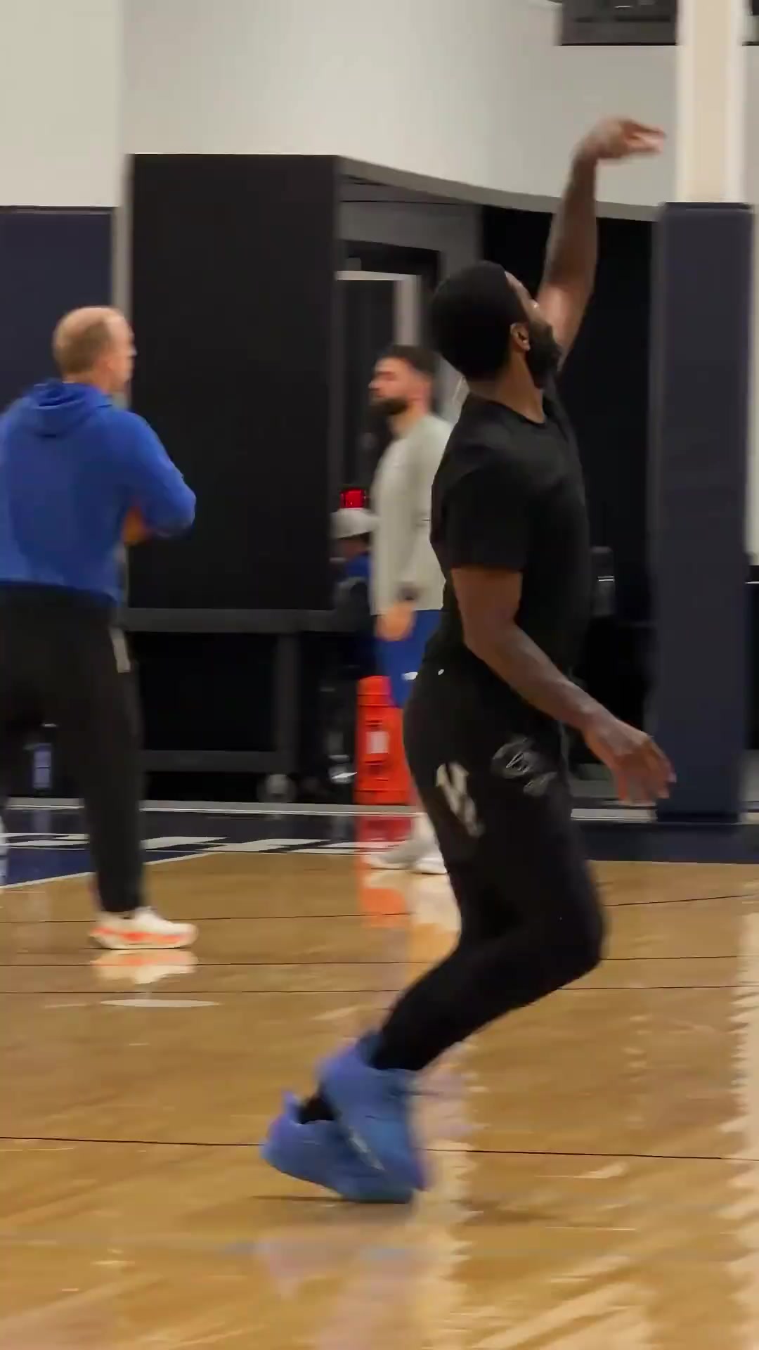 欧文今日训练情况，看起来好很多了！！期待他的回归