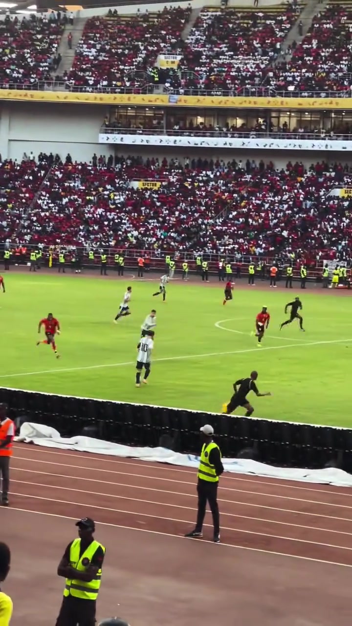 【球迷看点】只有犯规才能阻止梅西