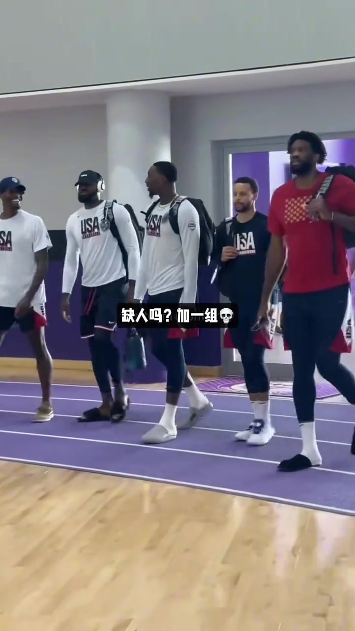 [体育头条]这阵容简直太帅咯！！