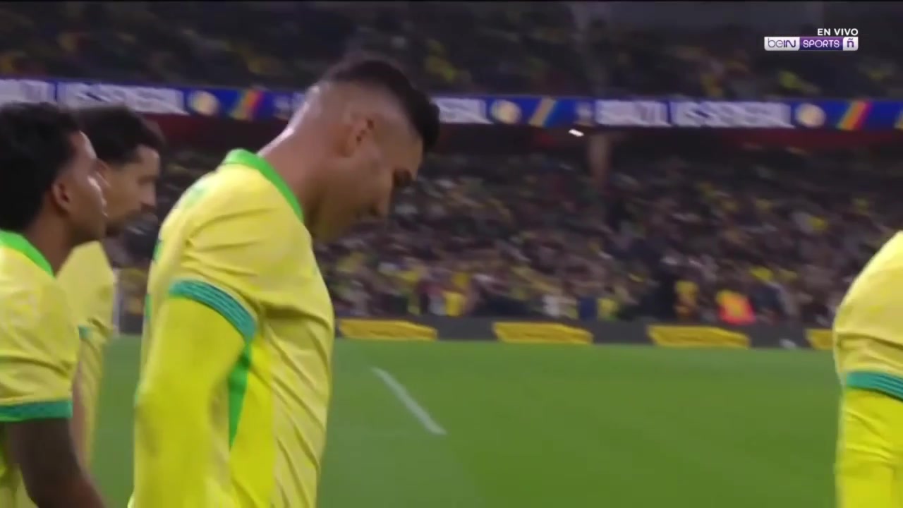 巴西再下一城!罗德里戈定位球助攻,卡塞米罗停球打门得手!