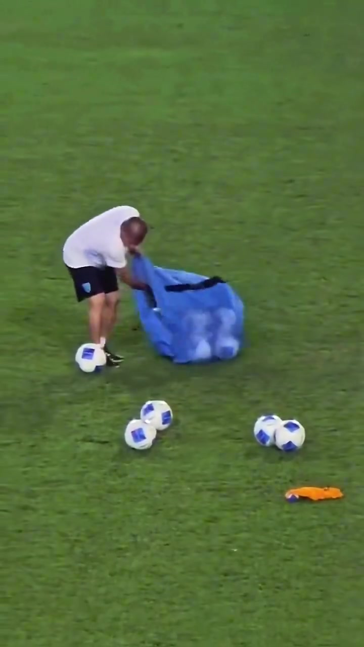 【今日视频】无缘世界杯！危地马拉的装备管理员一边工作一边泪流满面