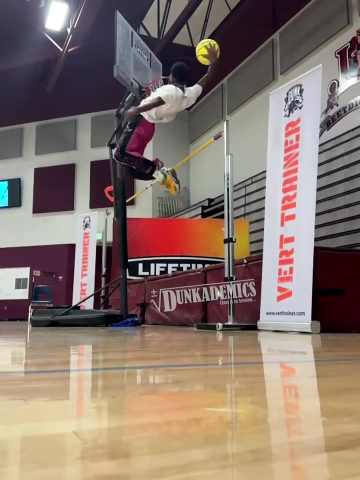 [视频/集锦]这球要是放到NBA扣篮大赛上，能拿多少分？