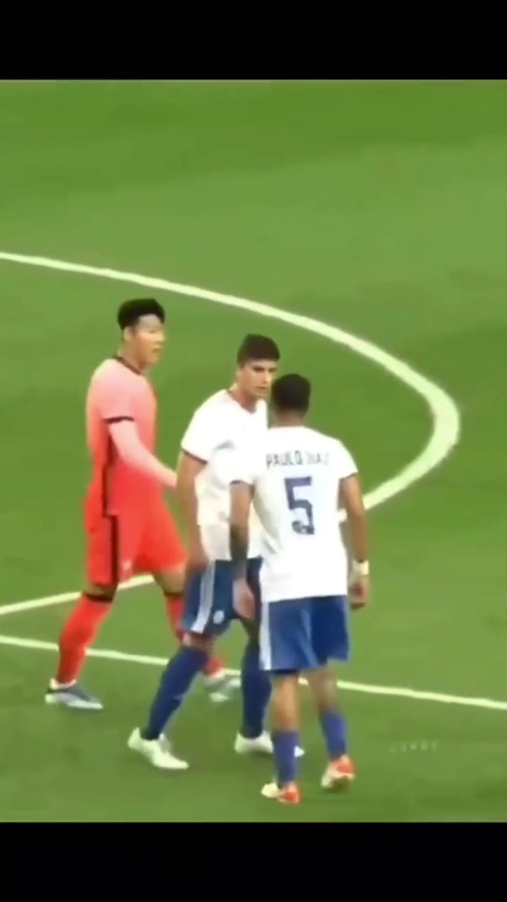 【热刺】也不喜欢别人内讧！名场面：和事佬孙兴慜化解对手矛盾！