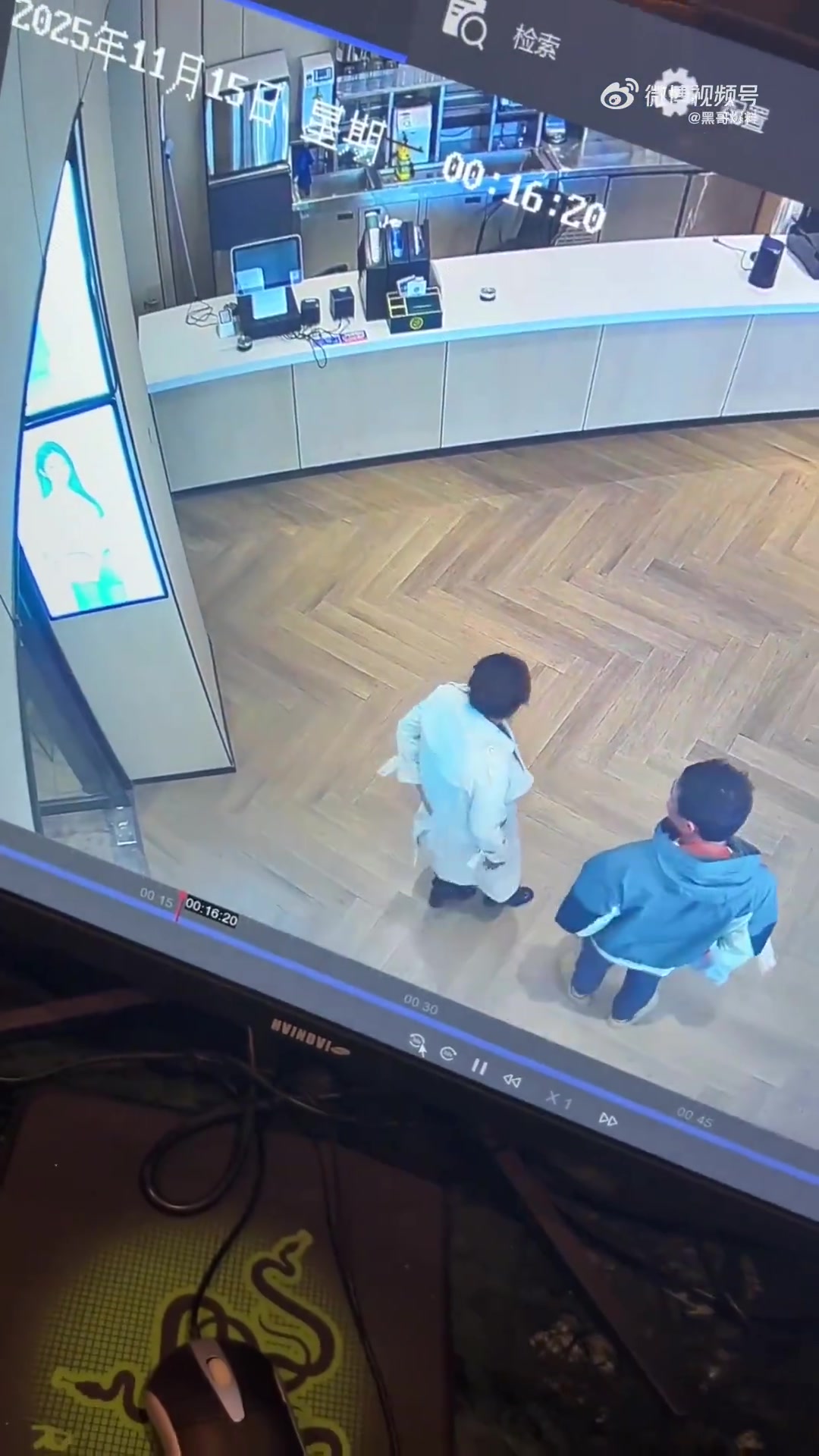 自己找死没想到遇到劣质装修，头一点事没有，墙撞了个窟窿！