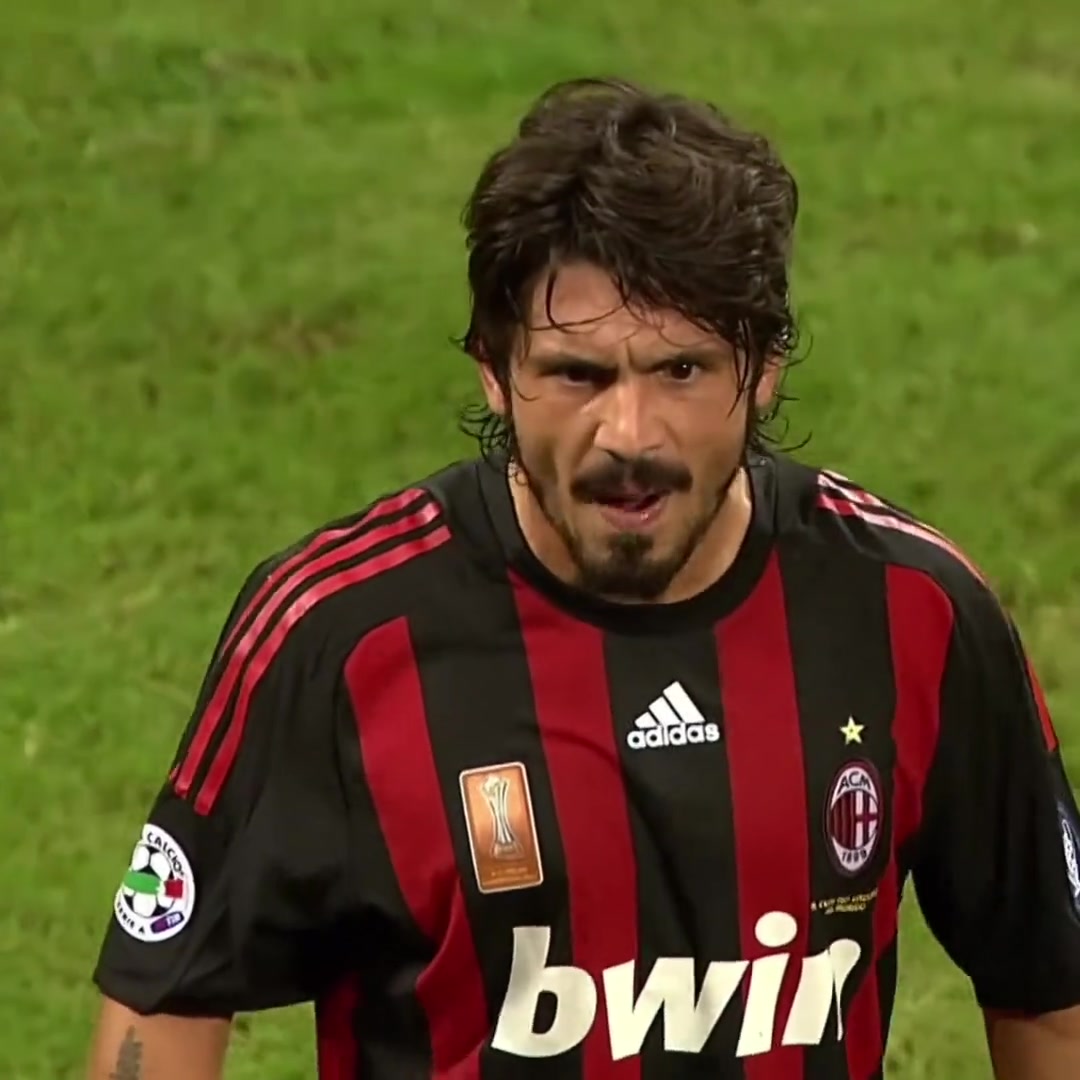 米兰球迷：比赛越激烈，他就越兴奋！