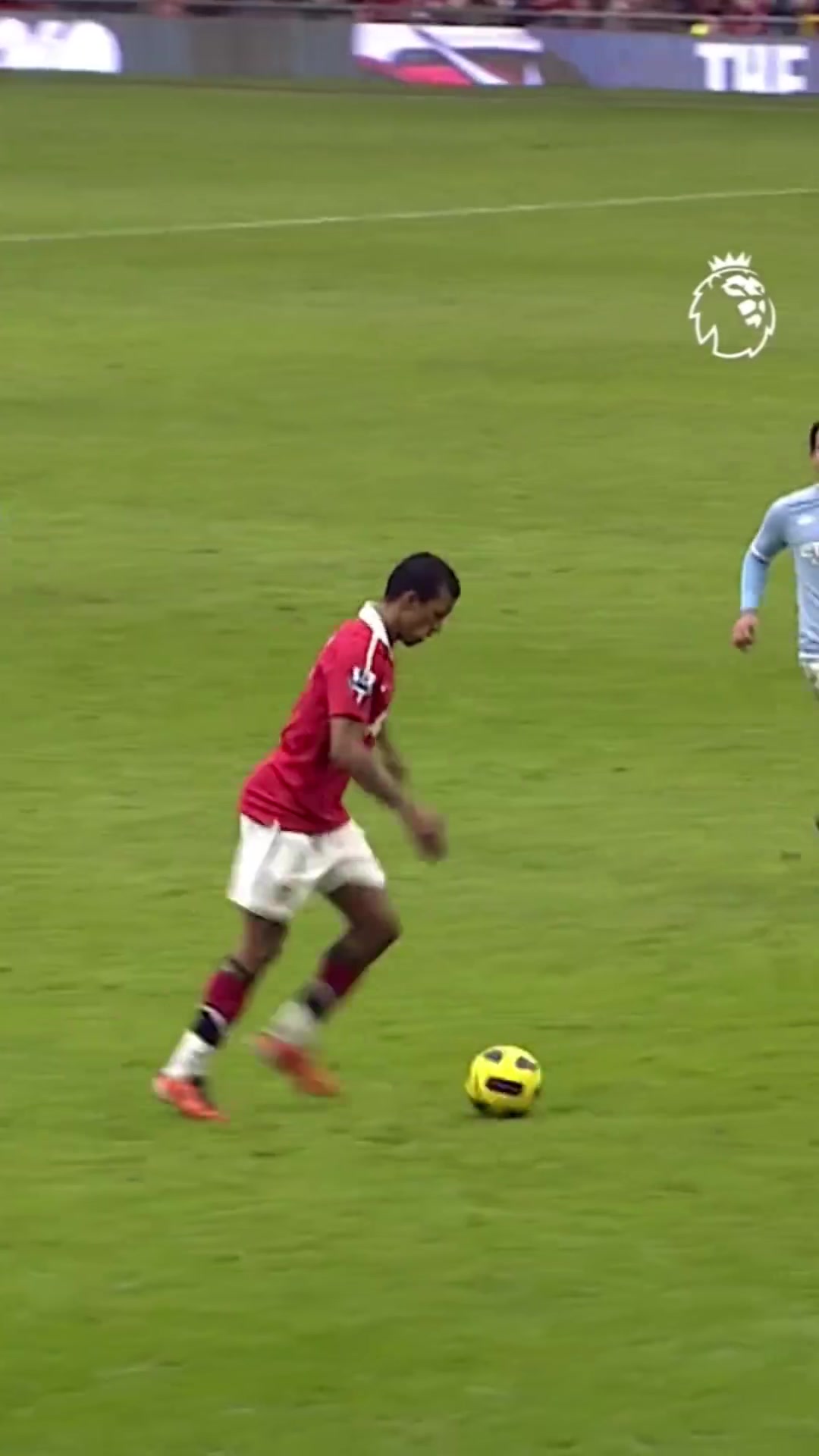 基本功太扎实了！40岁身材发福的鲁尼在活动中依旧能上演倒钩破门