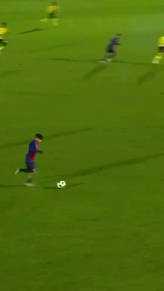 拉玛西亚又一个势不可挡的10号球员！你确定这不是梅西.？