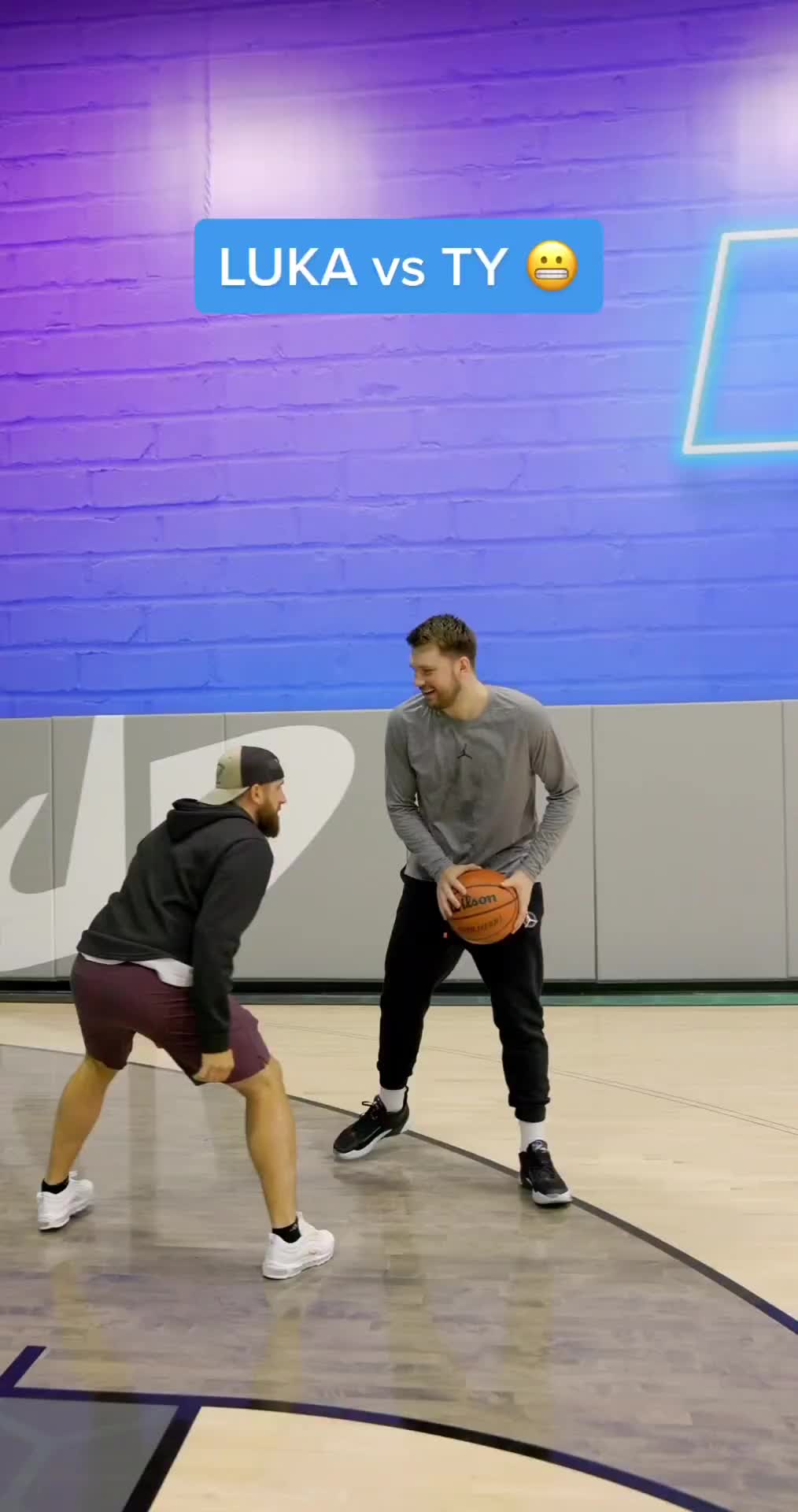 【今日赛事剪辑】东契奇和业余球手单挑会是怎样的画面？那真跟打小孩一⬅️样