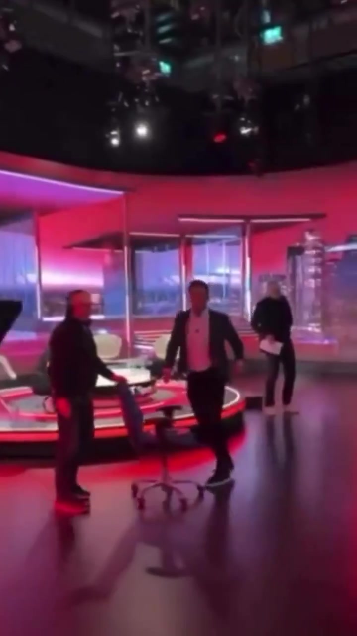 [推荐视频]爱尔兰解说员嘲讽索博：利物浦的混蛋，享受这滋味吧