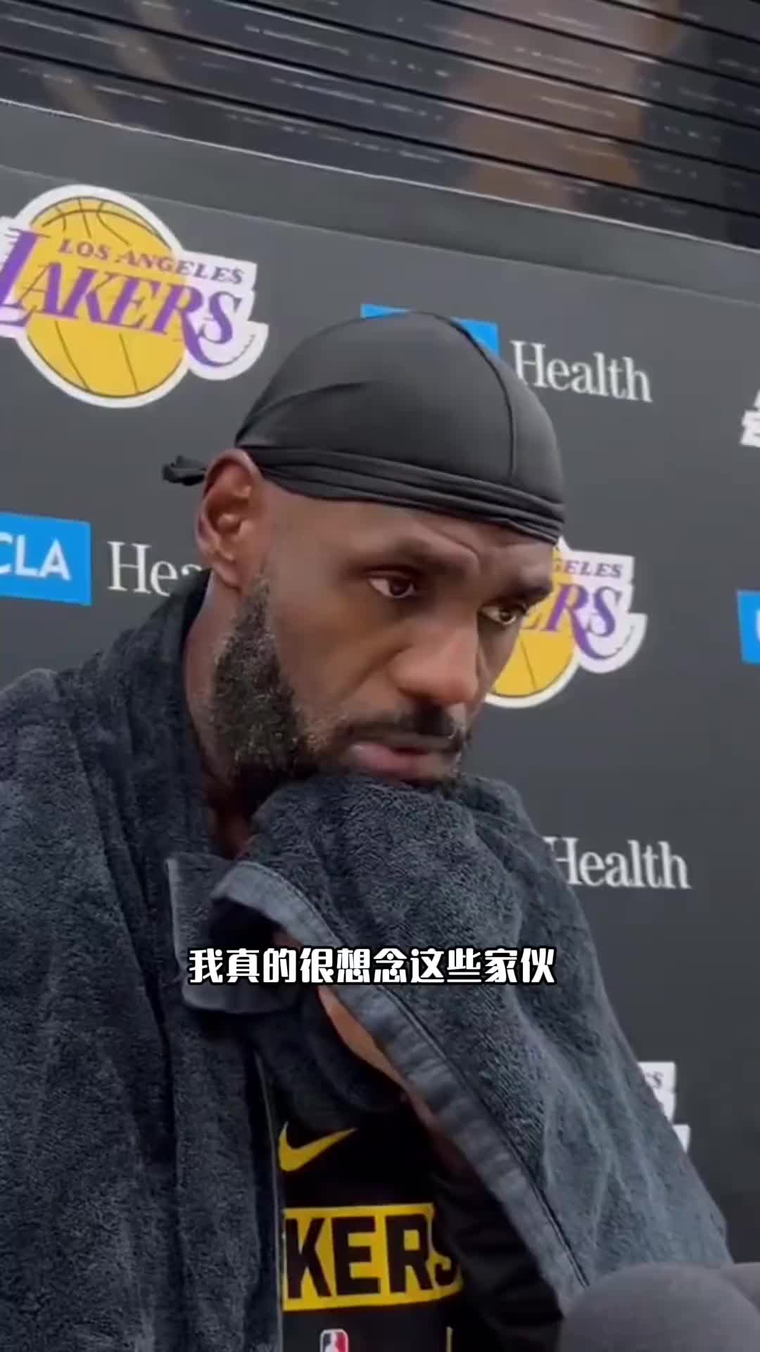 [詹姆斯]复出在即！詹姆斯：想念队友们！但我41岁了，不太想念客场比赛