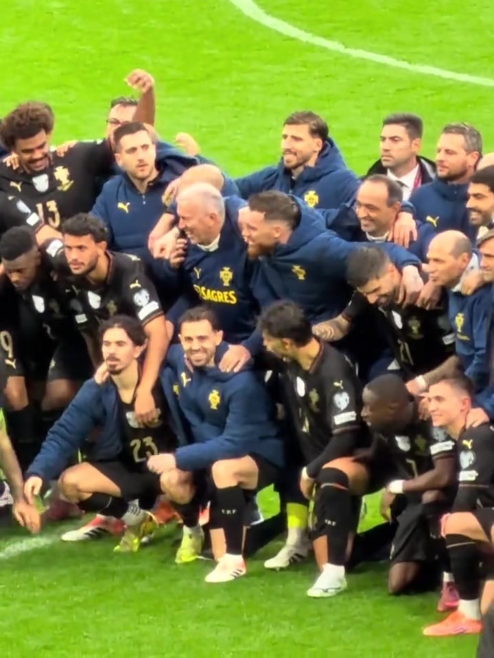 【火热片段】开心！葡萄牙赛✨后合影庆祝晋级世界杯❕