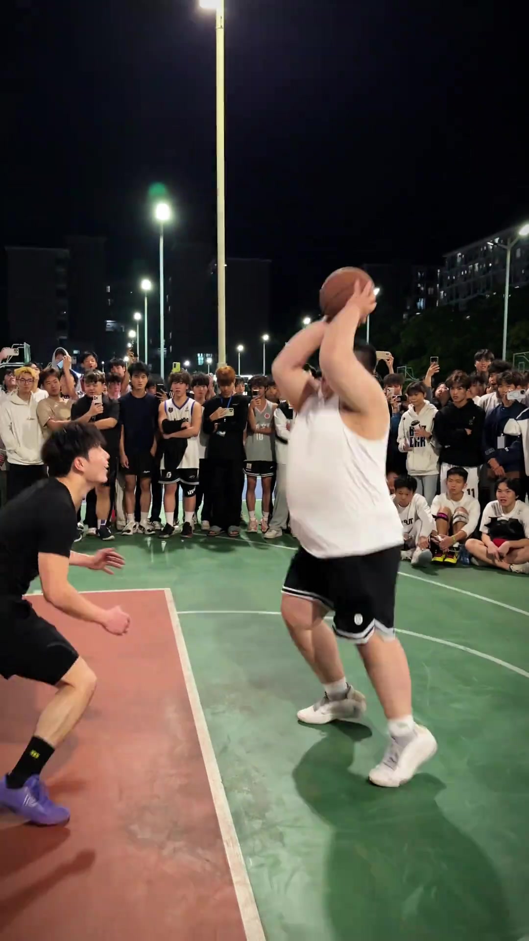 【今日热剪】“顶级控球厚卫”！爱吃汉堡和炸鸡！长⬅️期下去膝盖会磨❕损受伤？