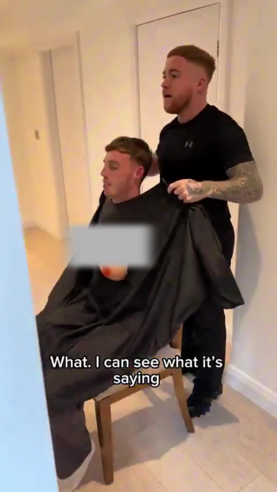 [有道理嘛?]太闷骚啦！理发师给帕尔默戴上了义乳，帕尔默还自