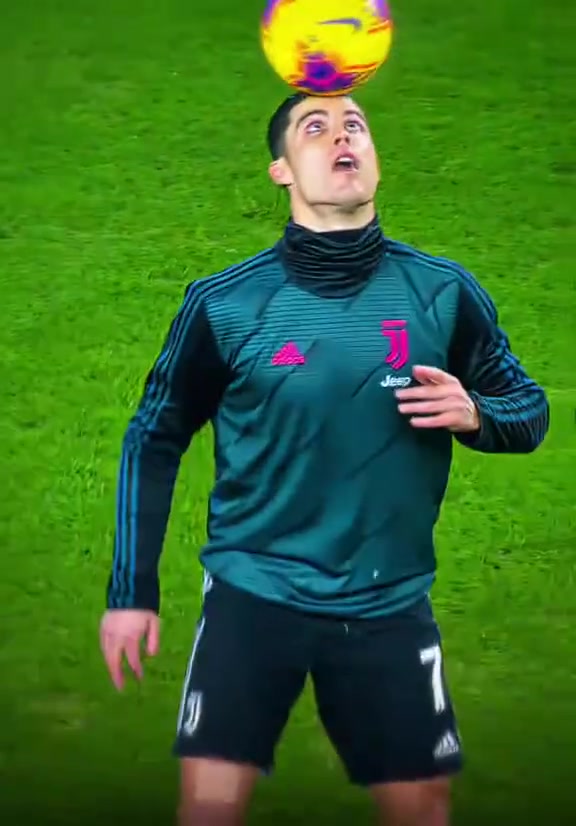  【足球】花式也是顶级的！C罗经典秀花式技巧合集！