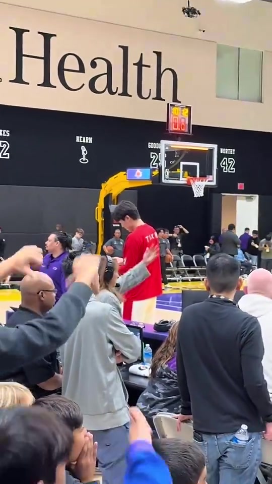 [最新焦点视频]此前南湾湖人小❗球迷比手势嘲讽⚽杨瀚森，小杨一笑⬆️而过不予理会！