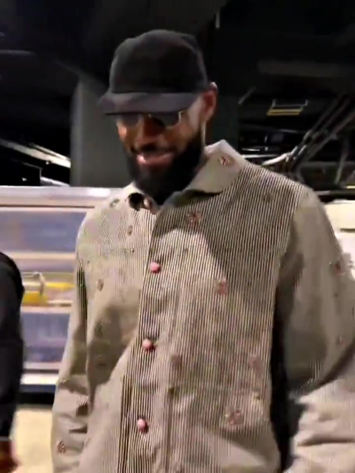 老詹谈首秀：能赢比赛总是很成功的，很幸运能够做我喜欢做的事！