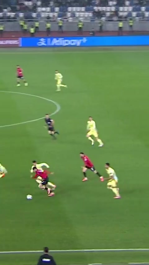 [体育头条]再遇巴黎就看你了！欧洲杯官方晒苏维门迪世预赛上单