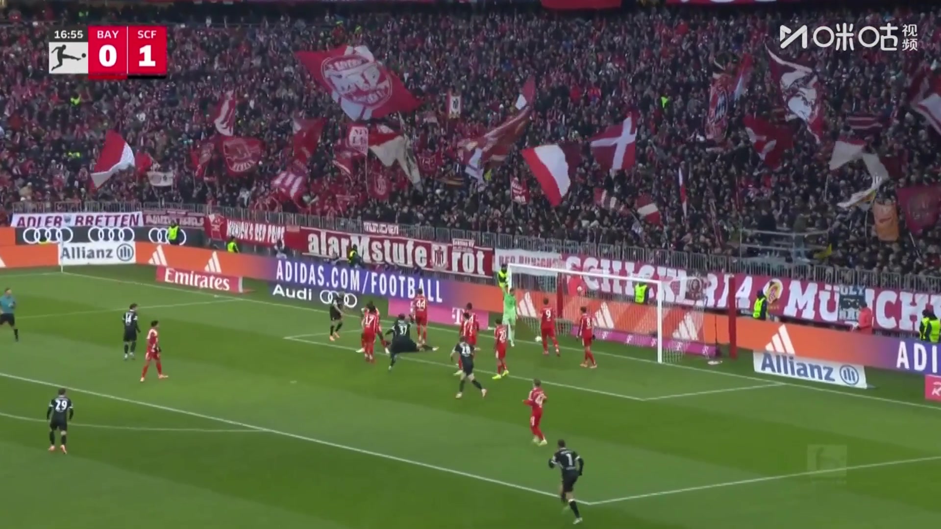 又是角球！弗赖堡角球机会曼赞比头球破门，拜仁连丢两球