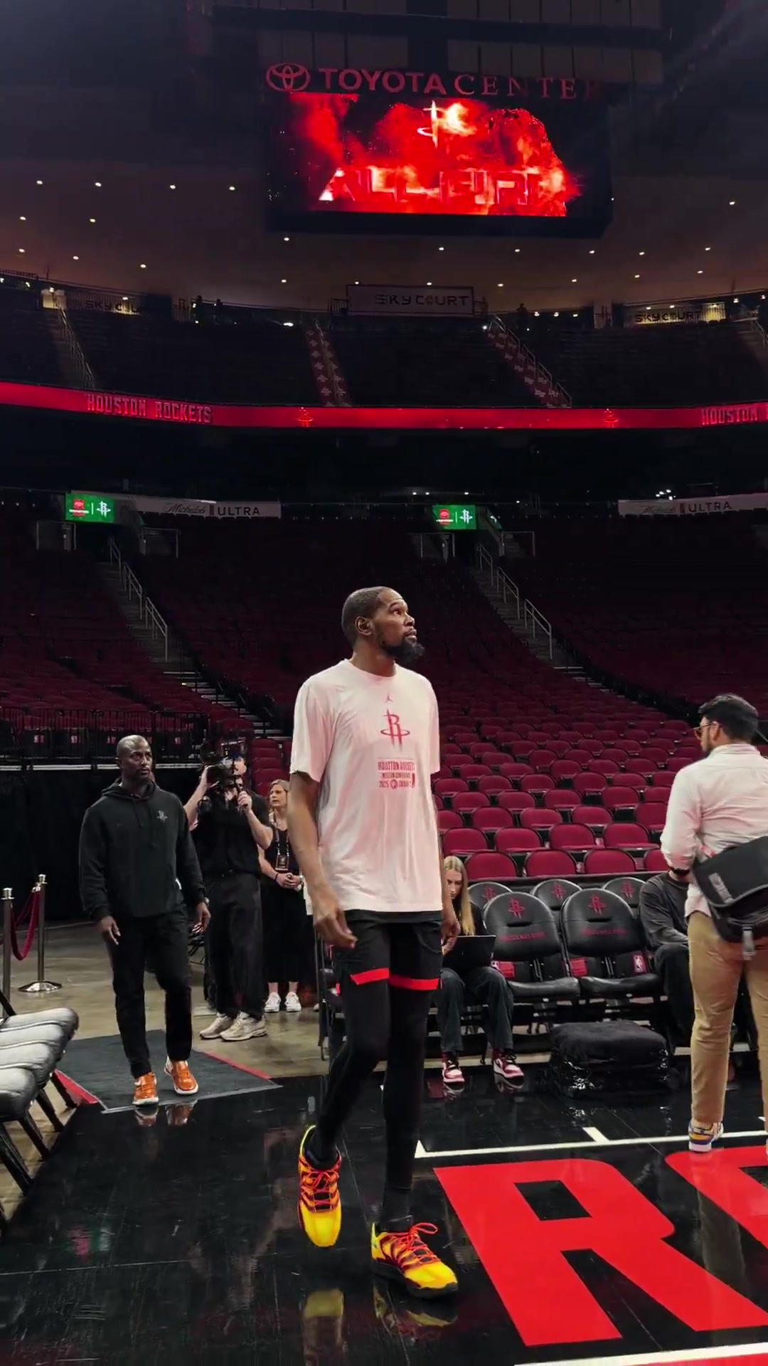 【今日爆点视频】不得不说，✌️杜兰特这“黑丝”大长腿，实在太✌️迷⚾人了！