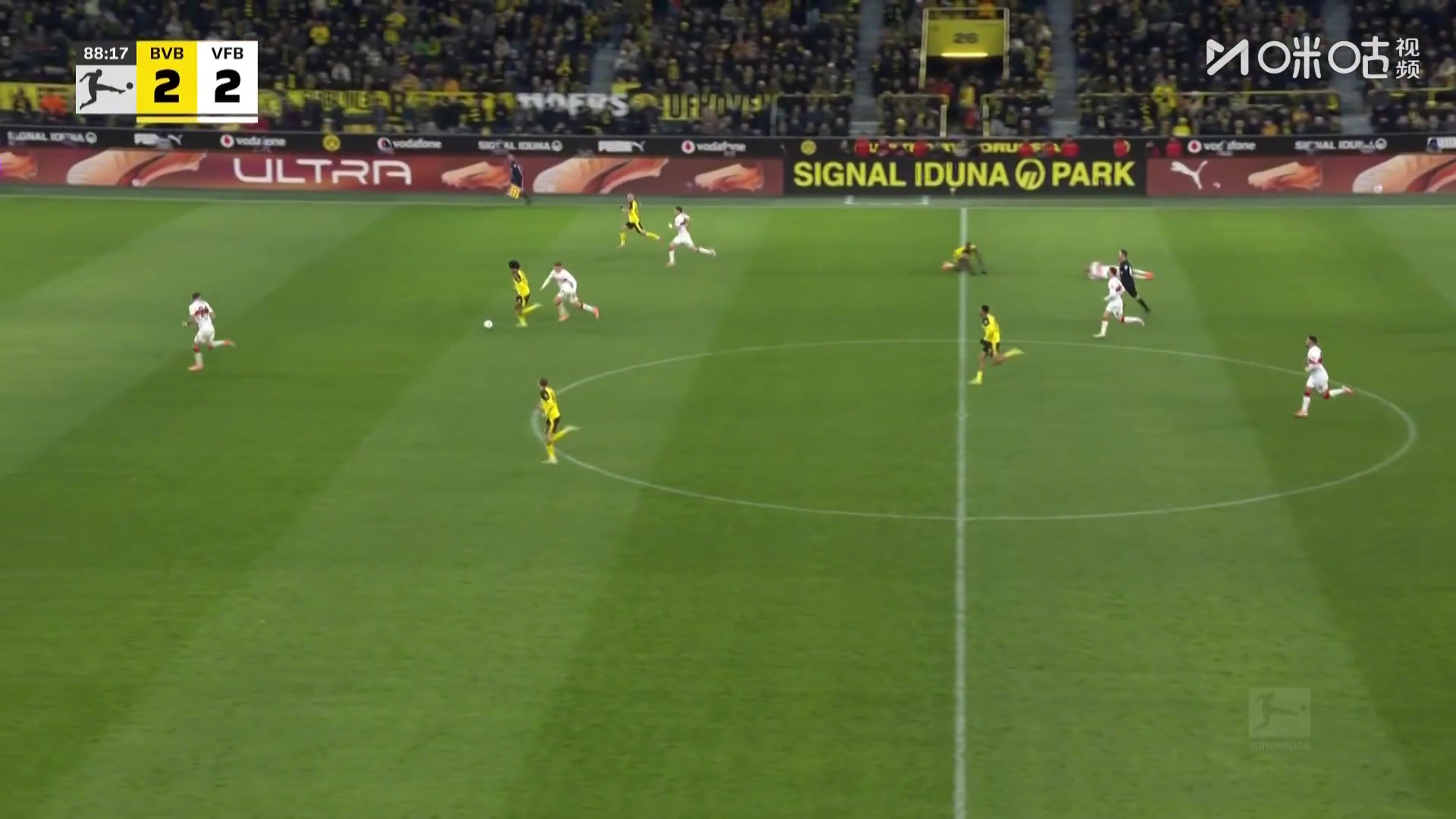 子龙配诸葛！阿德耶米拜尔撞墙配合，前者轻松推射破门