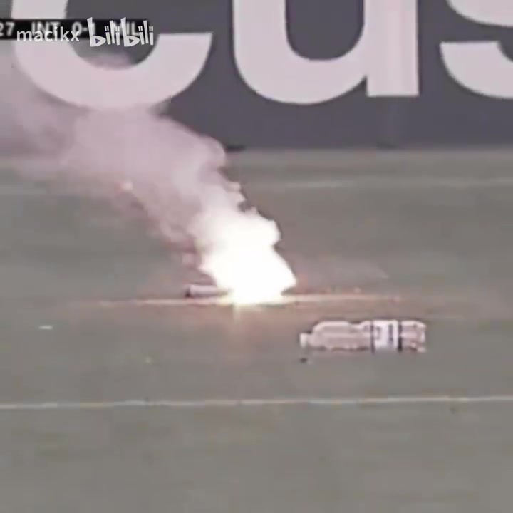 残酷而又浪漫的烟花德比，马特拉齐和内斯塔一起看烟花~