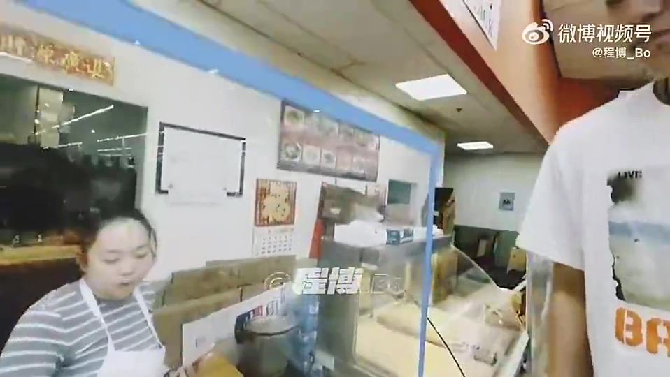 杨瀚森之前吃煎饼果子时想起周琦：我跟我琦哥也是梦幻联动了