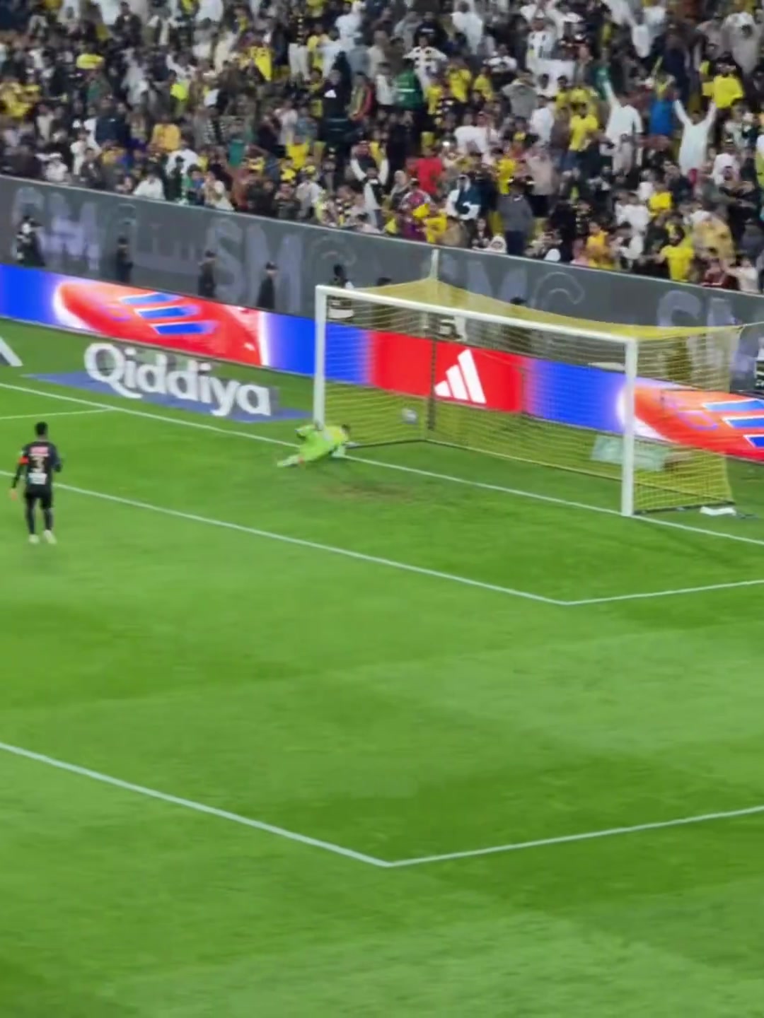 [视频/集锦]梦回2018！40岁C罗接传中精彩倒勾破门，复刻欧冠对尤文神作