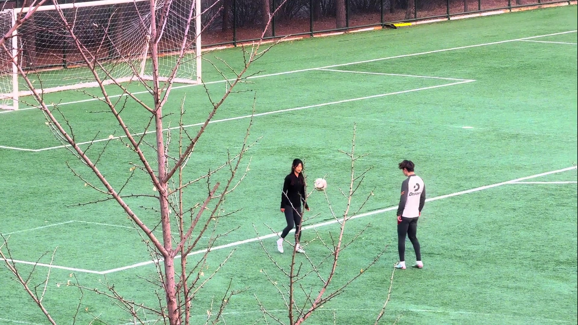 [最新赛点]有一个愿意陪你一起踢球的⚾女友得多幸福