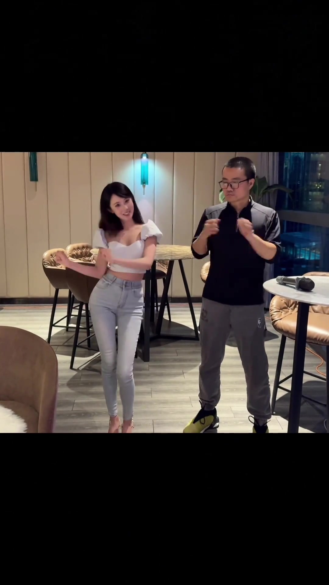 【比赛精编】雨哥跟⬆️美女APT舞蹈挑战，是太紧张了还是太⬇️僵硬了