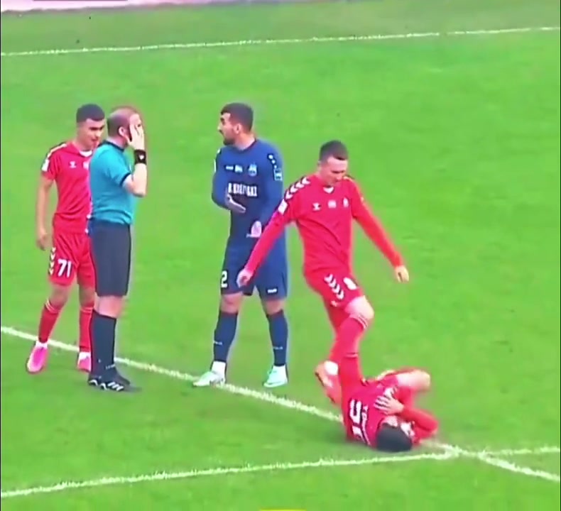 【视频/集锦】队友：干啥呢？你快躺地上演呢