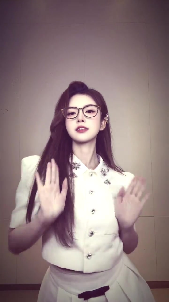 [今日视频]这颜值真的哇塞NBA女主播炼炼：下班别走 舞动一