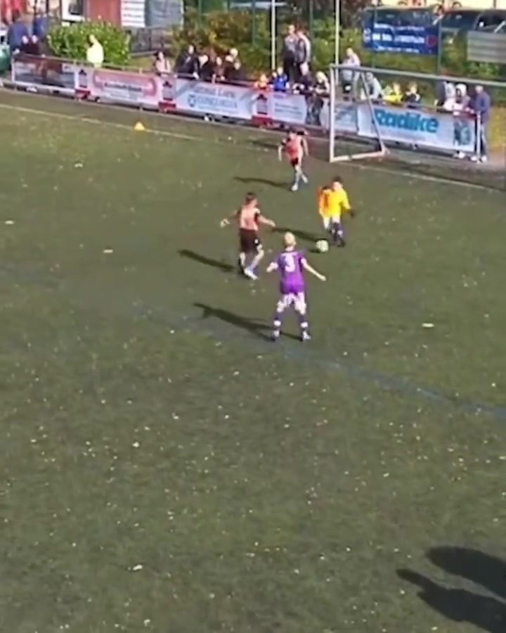 [有道理嘛?]这门将有点猛啊！这么小的孩子过人、战术、走位都