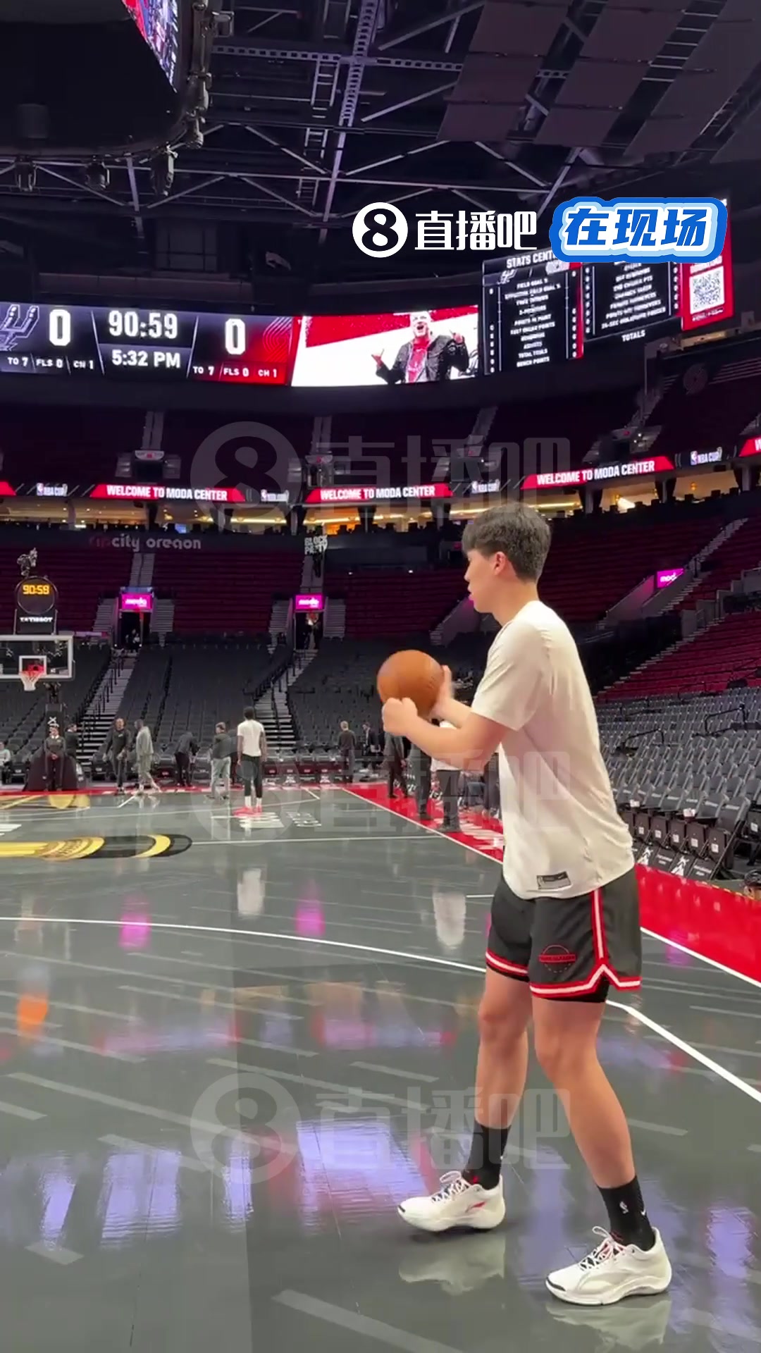 状态很松弛啊~杨瀚森赛前训练底线中投&底角三分！