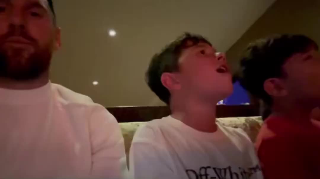 【今日焦点视频】⚽❕带娃看演唱会的梅西✌️