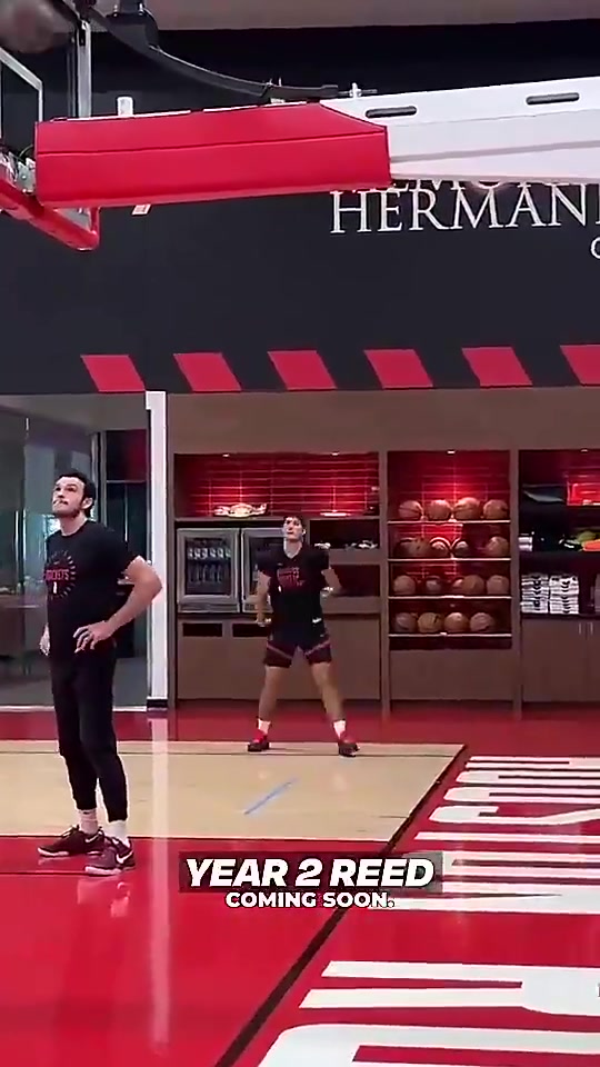 [精选观赛视频]厚积薄发⬇⚽️！谢泼德此前训练底角❗轻松三分9中9！弹无虚发！