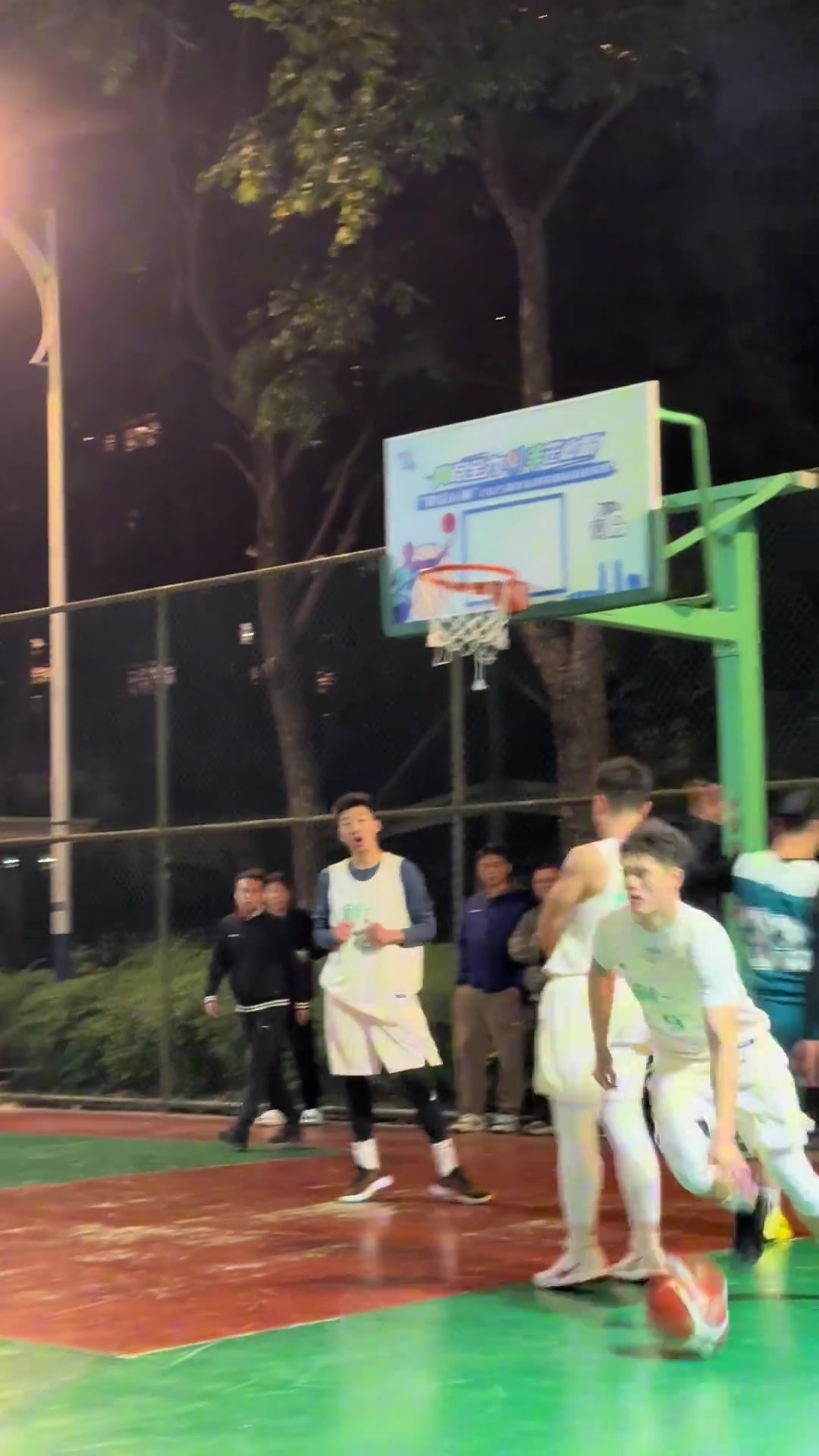 兄弟们，说说这球什么水平？