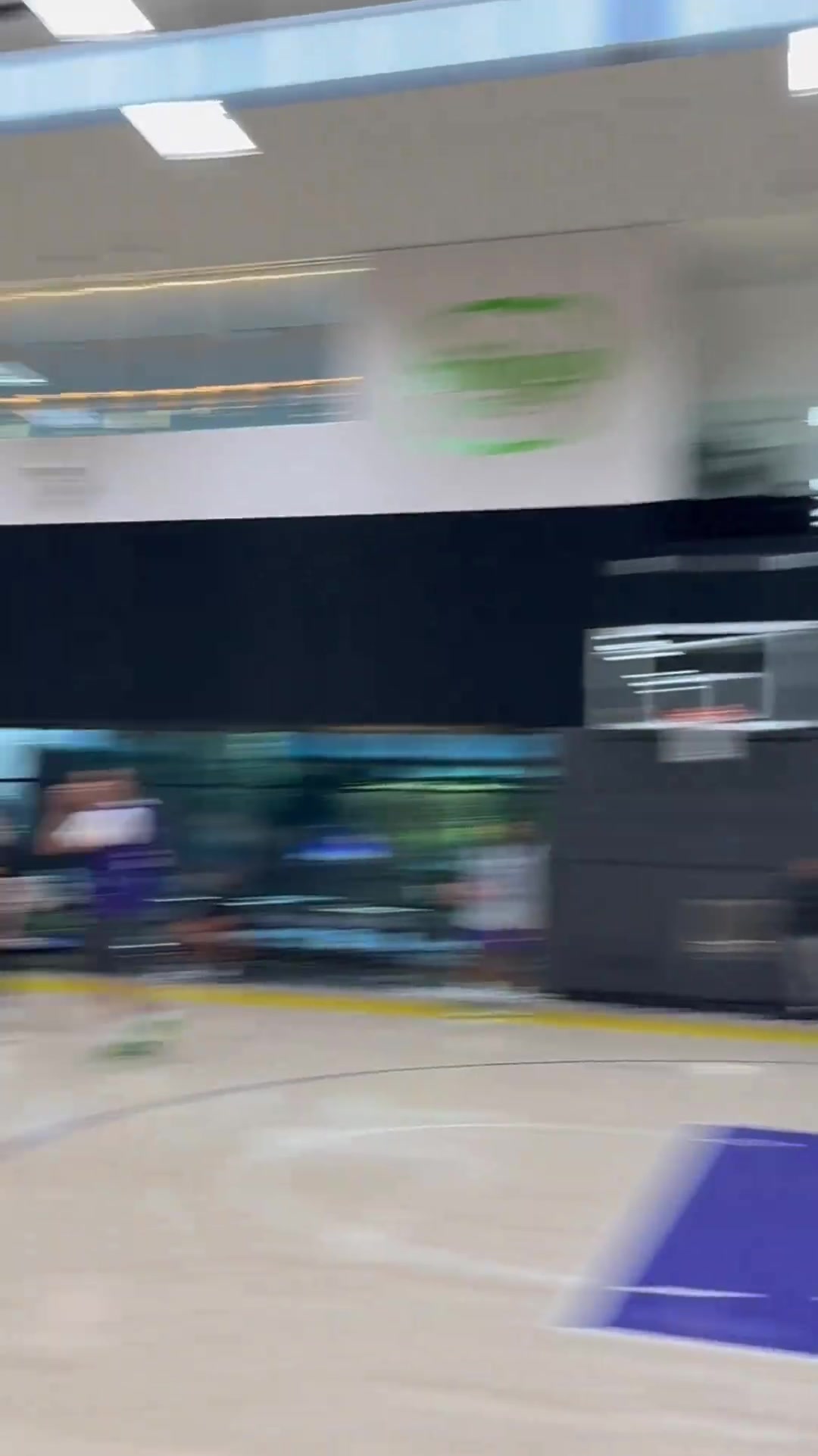 成为湖人新援，怎能不会半场投篮呢