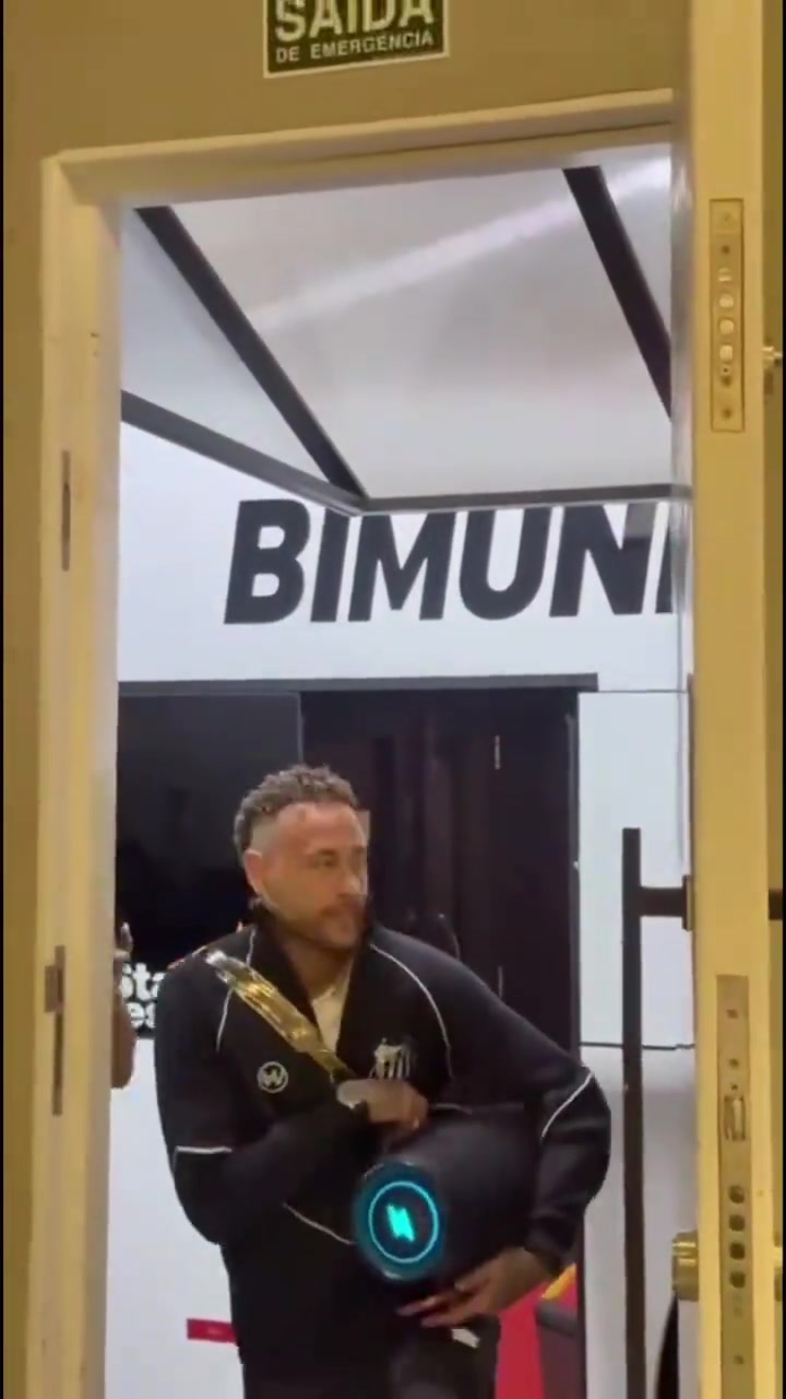 [今日焦点视频]内马尔为了帮桑托斯保级⭐，不顾医疗团队建议仍带伤出战！