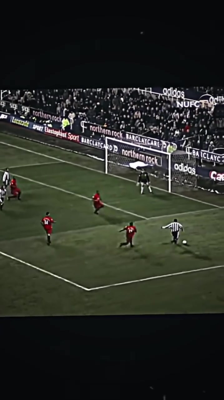 [强势表现]太优雅了！纽卡名宿⬆️罗伯⚾特经❗典的杂耍式射门！