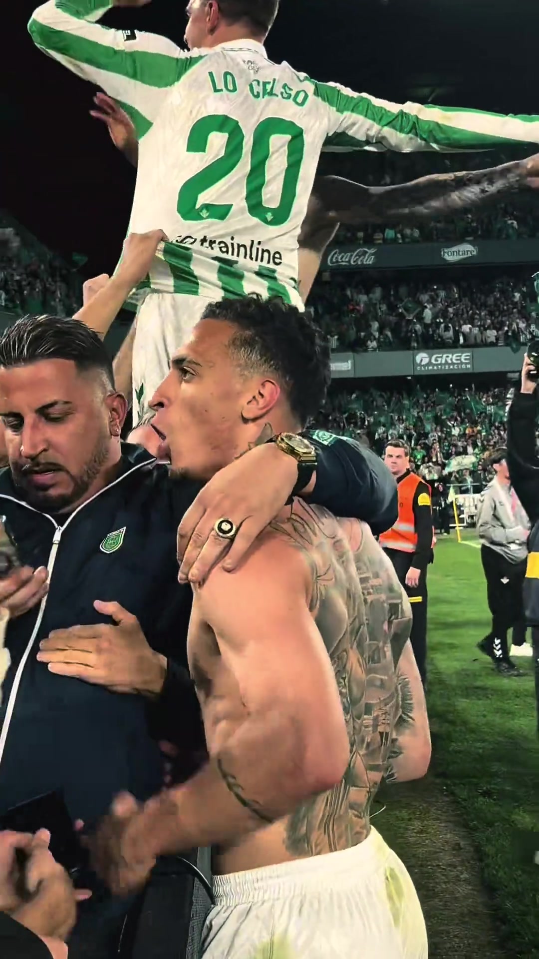 痞帅痞帅的！圆神来到贝蒂斯这气质也是上来了