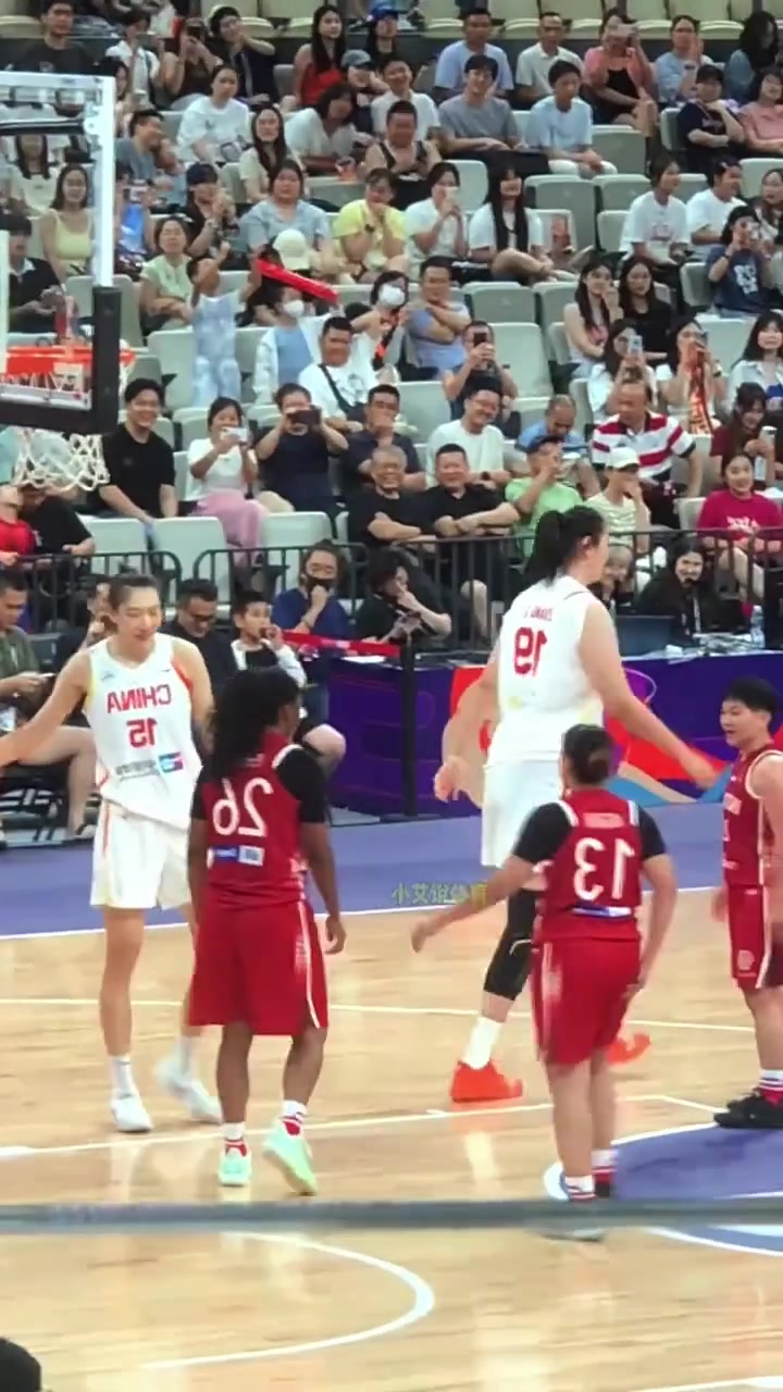  中国女篮的双塔压迫力真的是太强了