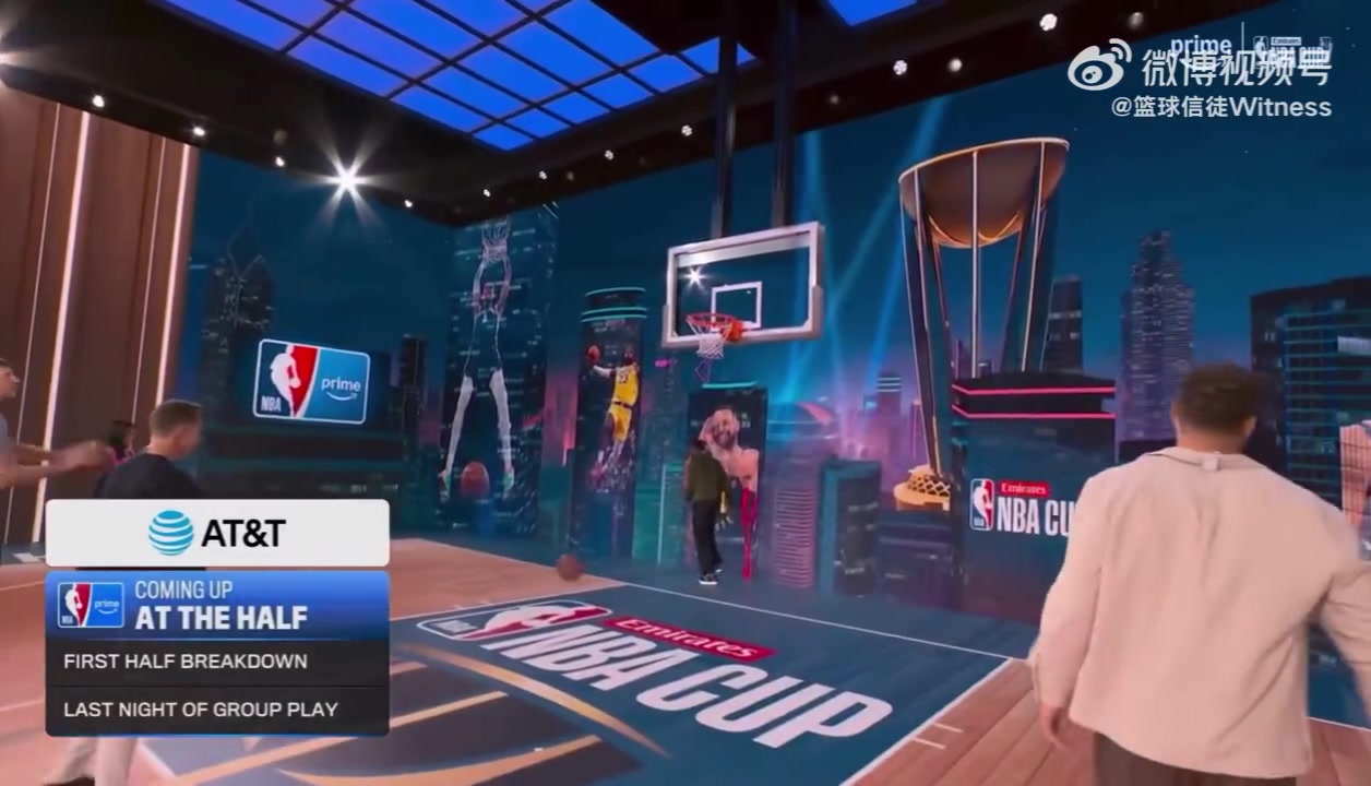  这几个家伙，怎么看起来不会打球的样子