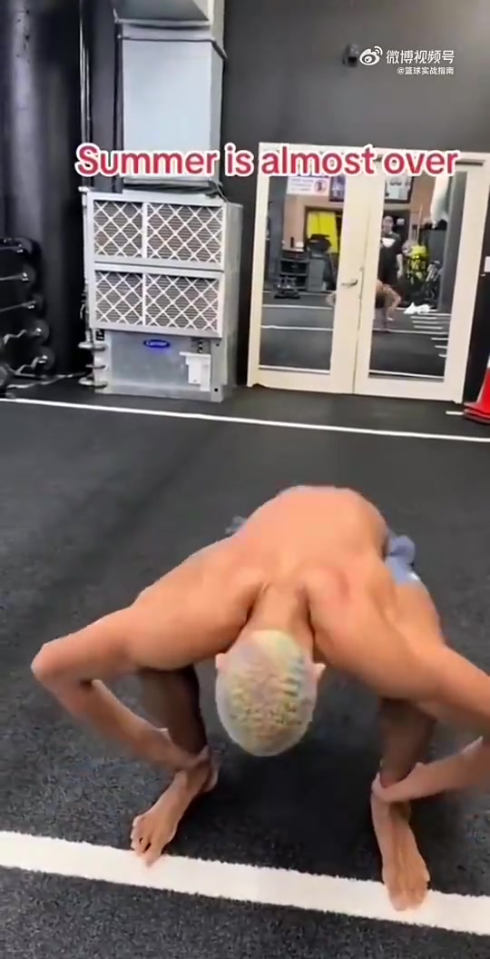 文班亚马劈叉那一刻真的惊呆了，这可是和姚明一样高的人啊