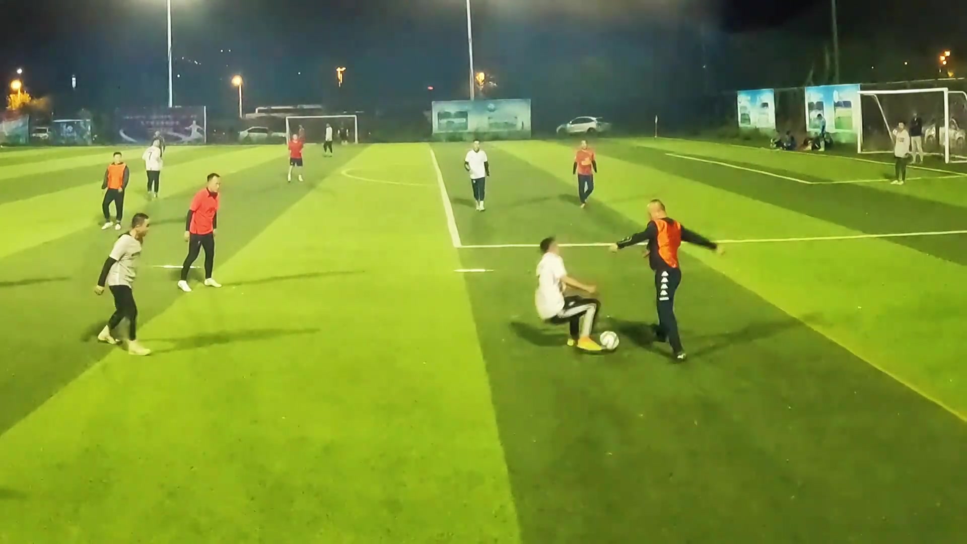 【推荐视频】这一脚得散黄了吧！踢了别人第一时间不去看还想着踢