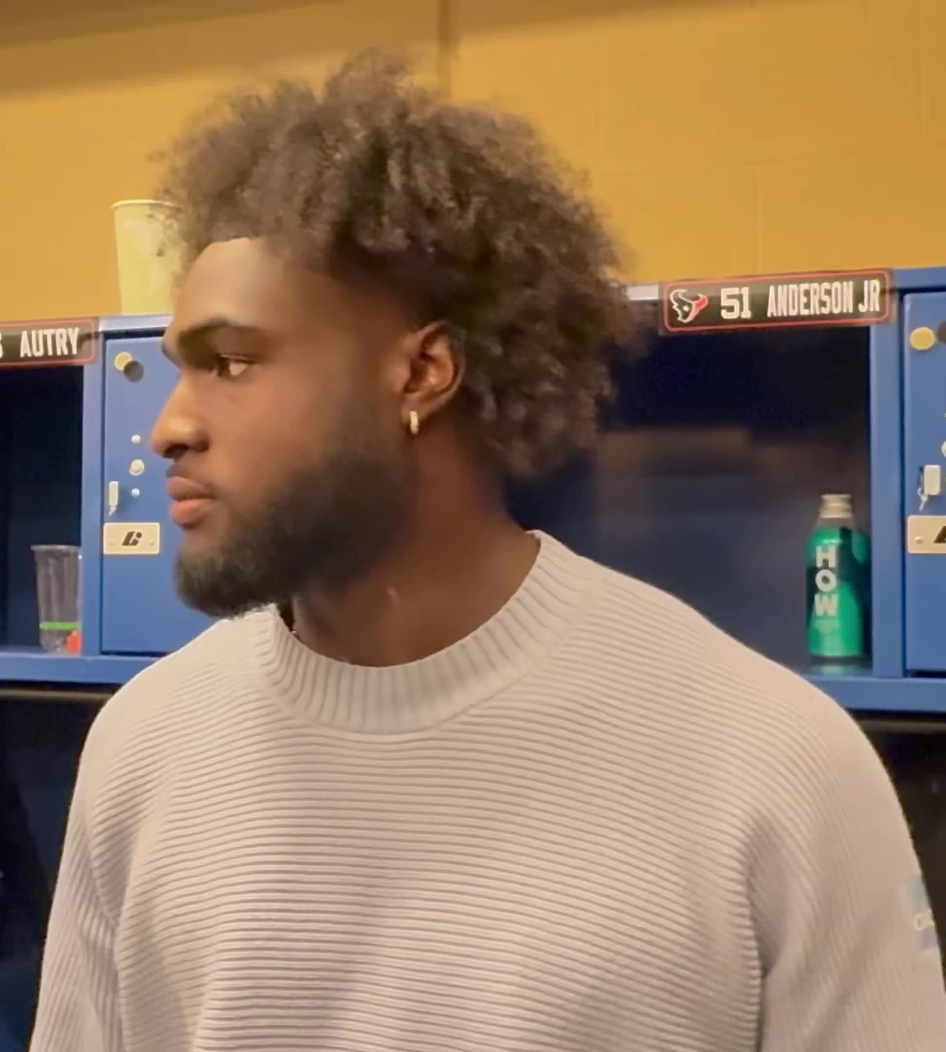 起猛了，我还以为老詹留爆炸头了