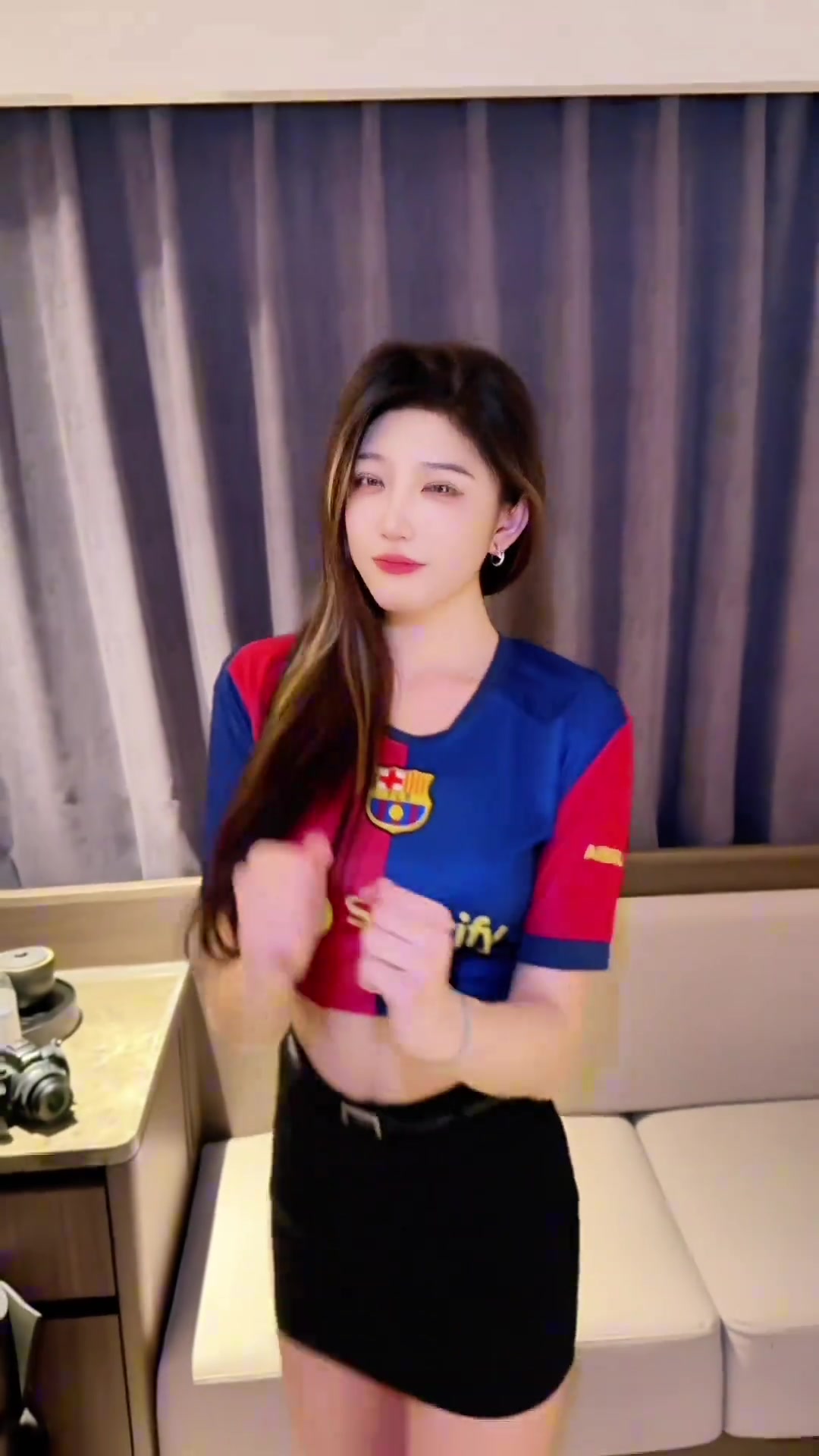 巴萨女球迷好想谈恋爱！好害怕，追我我该怎么办