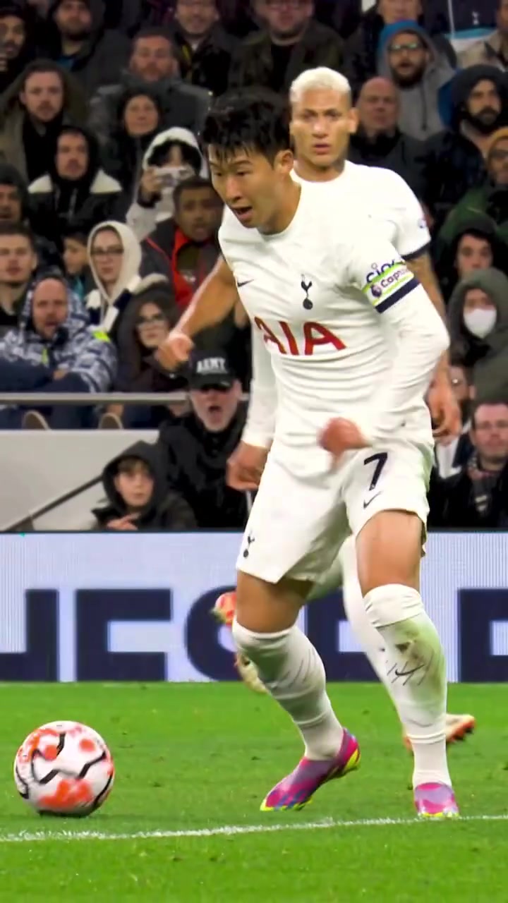 充满艺术感的一球！名场面：慢镜头看孙兴慜的黄金搓射！