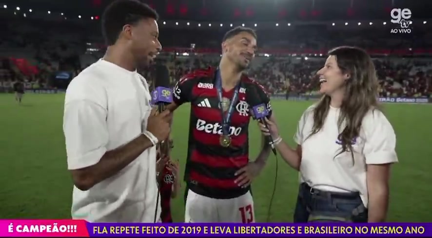 【集锦】儿子说自己是死敌球迷，老爹赶紧捂嘴