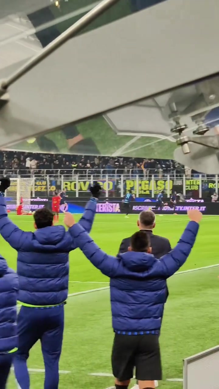 现场视角再看迪乌夫蓝黑处子球：齐沃稳如泰山，科拉罗夫振臂庆祝