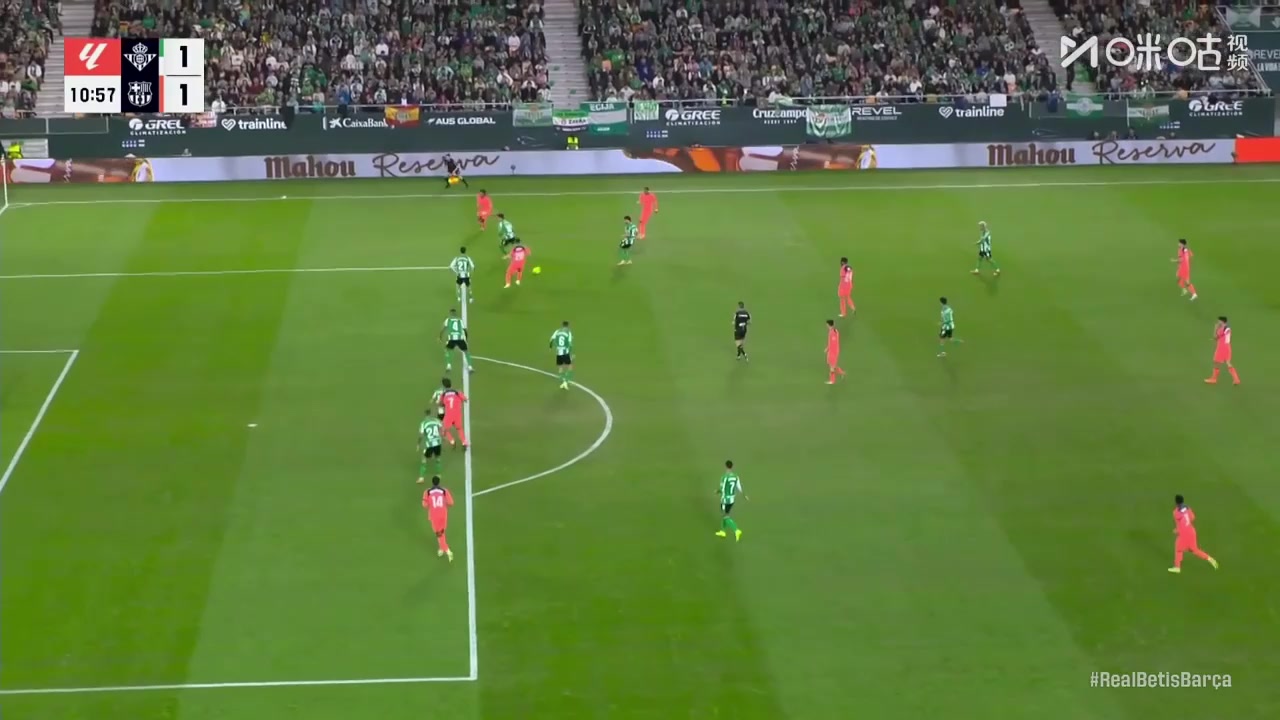 巴萨2-1光速反超贝蒂斯！巴德吉精彩传中，费兰精彩侧钩3分钟双响